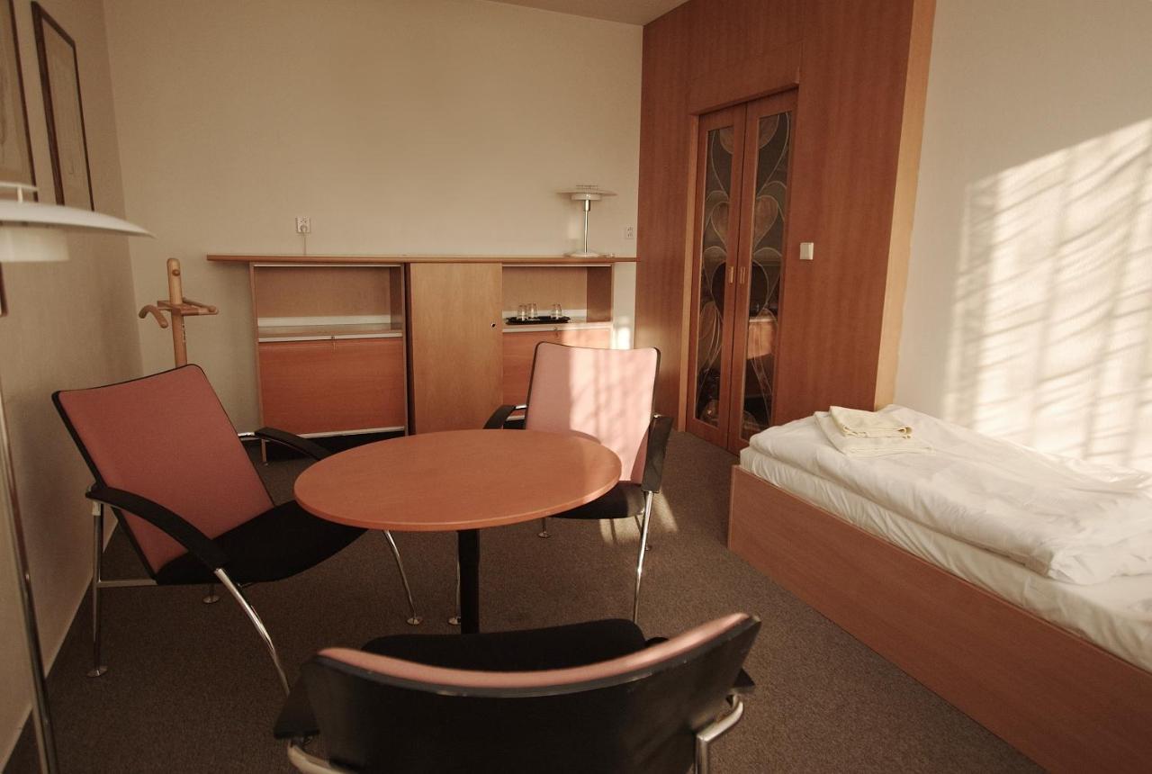 Kolej Akademie Hotell Brno Exteriör bild